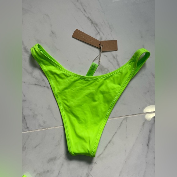 SKIMS bright neon green bikini set Size medium - Picture 5 of 12